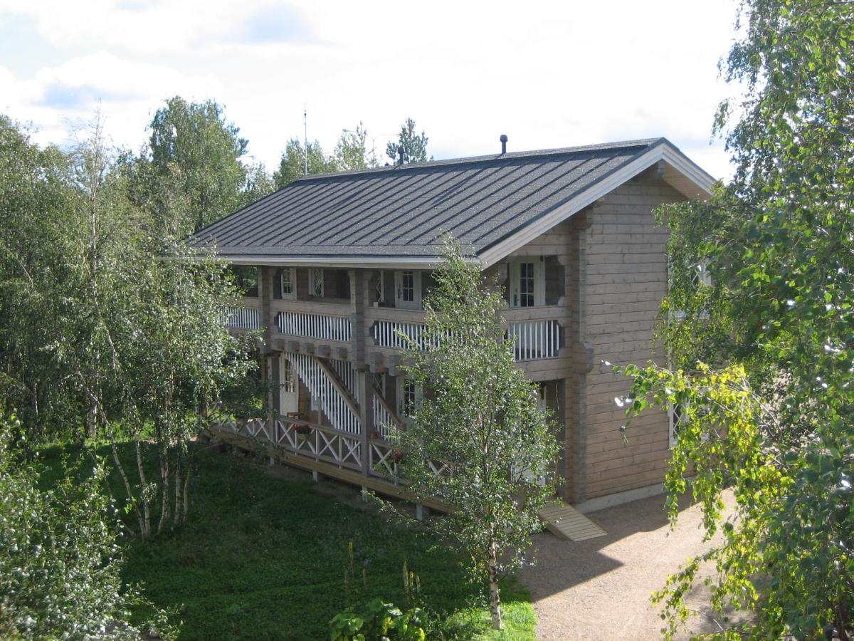 Santa's Little Village - Uitonniemi